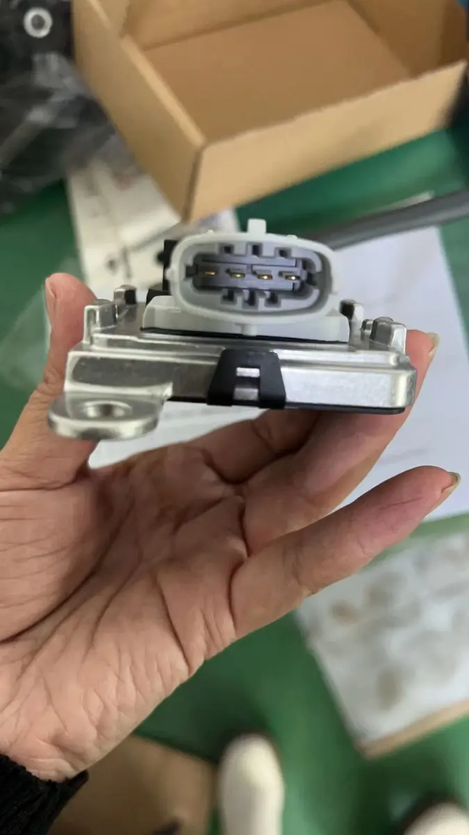 Nitrogen Oxide Nox Sensor 22303390 for Volvo Truck D11 D13 D16 Mack Engine MP7 MP8